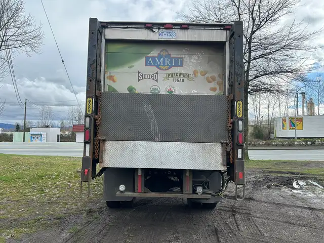 2005 Hino 238 20ft Box Truck With Rail Gate - Photo 5