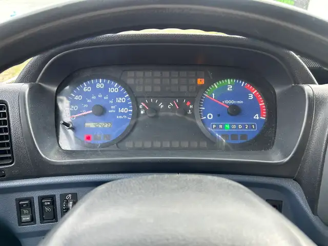 2005 Hino 238 20ft Box Truck With Rail Gate - Photo 8