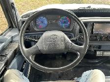 2005 Hino 238 20ft Box Truck With Rail Gate - Photo 9