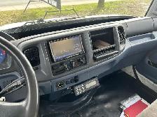 2005 Hino 238 20ft Box Truck With Rail Gate - Photo 10