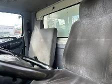 2005 Hino 238 20ft Box Truck With Rail Gate - Photo 13