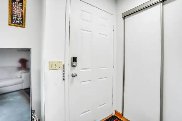 Falcoridge 5 bedrooms 2 kitchens$490000In front of 2 schools - Photo 2