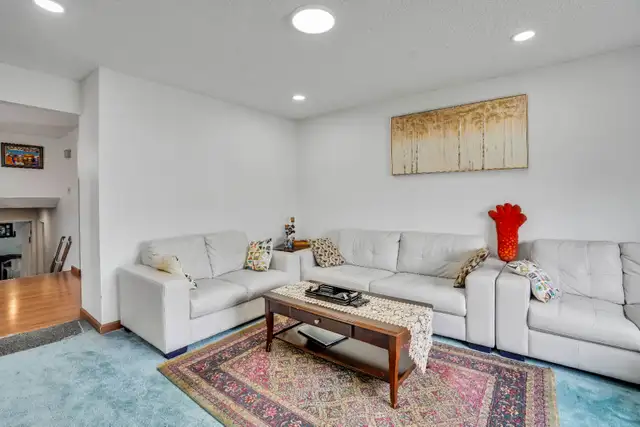 Falcoridge 5 bedrooms 2 kitchens$490000In front of 2 schools - Photo 12