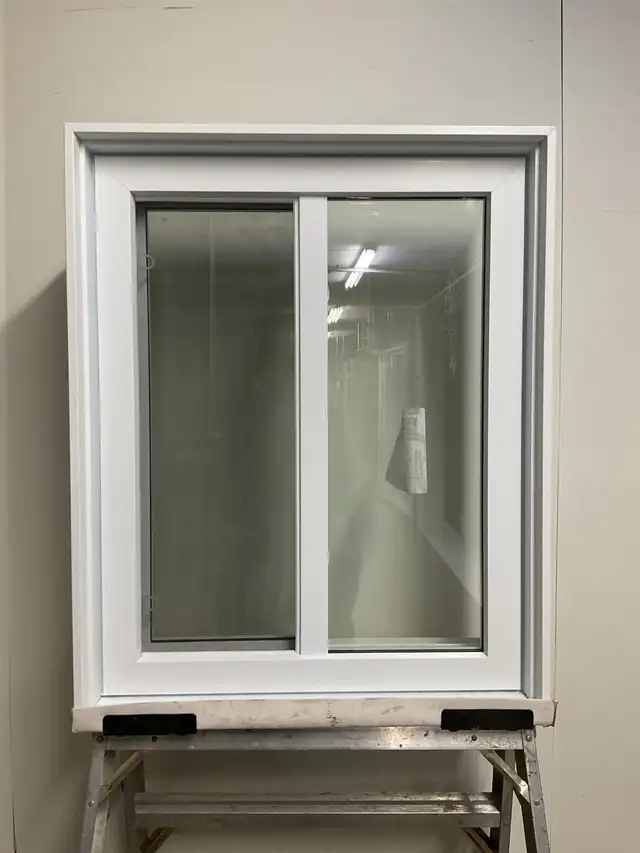 10868CP Fenêtre Coulissante PVC Blanc 2 sect 1 ouvr 31 x 38 1/2