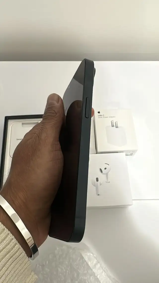 iPhone 13 128gb Airpods/Fast Charger/Delivery - Photo 2