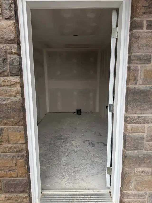 FOR RENT - 2 BEDROOM WATERFRONT - WENDOVER - Photo 16