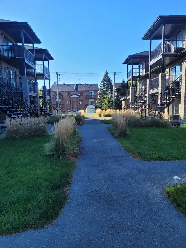 Bright 2-Bedroom Condo May 1/ Condo lumineux 2 chambres 1er mai - Photo 2