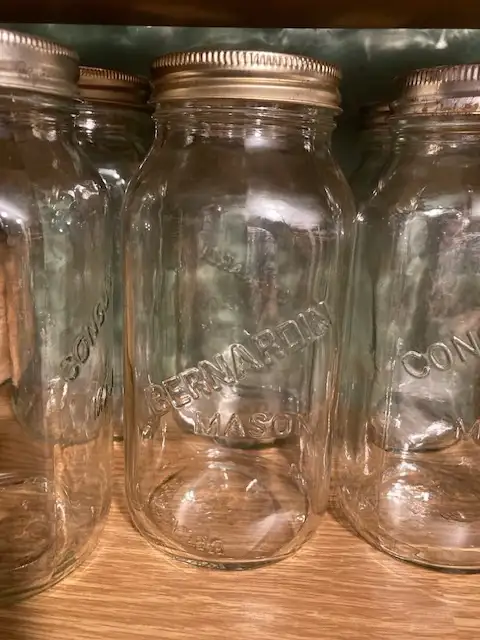 gros pot Masson $1.00 chaque il m’en reste 40 à vendre - Photo 2