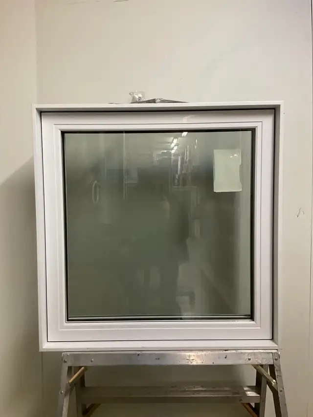 10791AP Fenêtre Auvent PVC Blanc 37 1/2 x 34