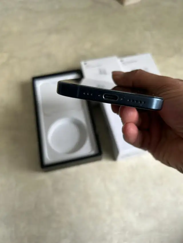 iPhone 15 Pro 128gb 89% batt Airpods/Fast Charger/Delivery - Photo 3