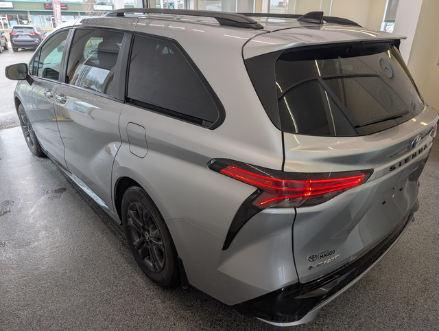 2025 Toyota Sienna Hybrid XSE  AWD - Photo 3