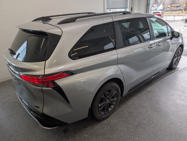 2025 Toyota Sienna Hybrid XSE  AWD - Photo 4