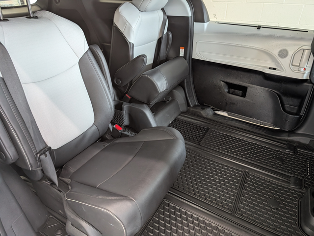 2025 Toyota Sienna Hybrid XSE  AWD - Photo 7