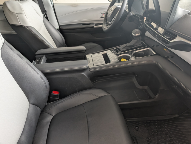 2025 Toyota Sienna Hybrid XSE  AWD - Photo 8