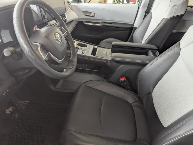 2025 Toyota Sienna Hybrid XSE  AWD - Photo 11