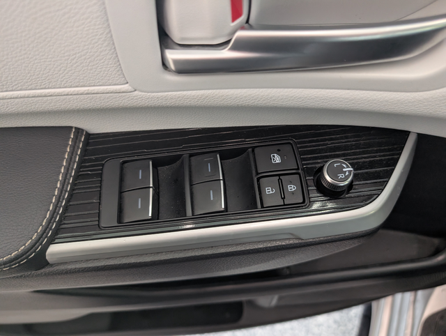 2025 Toyota Sienna Hybrid XSE  AWD - Photo 14