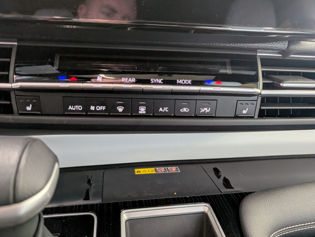 2025 Toyota Sienna Hybrid XSE  AWD - Photo 17