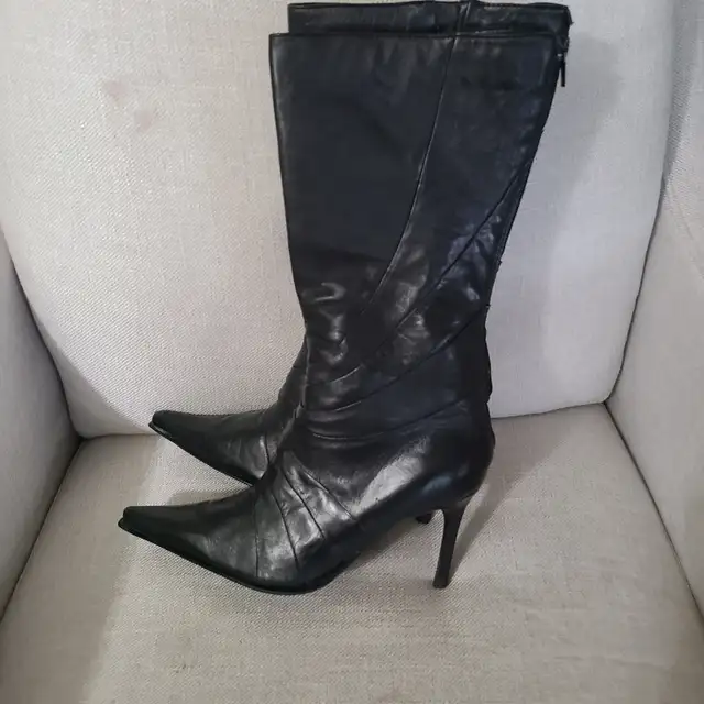 Stylish women leather boots Size 8.5 - Photo 2