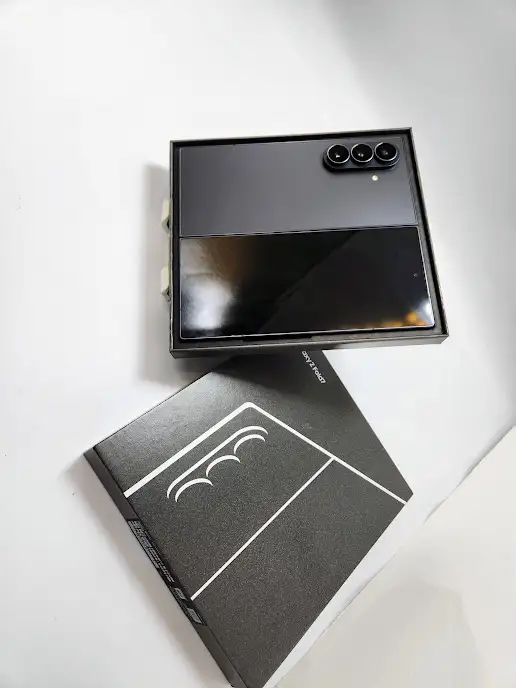 Samsung Galaxy ZFOLD7 256gb 3 Months Warranty W/Charger