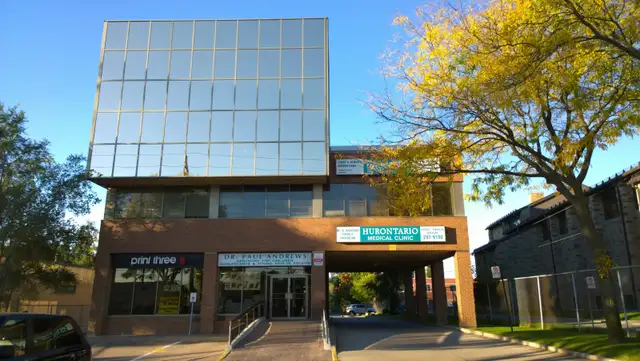 $850/mo – Spacious Corner Office for Lease – Hurontario St