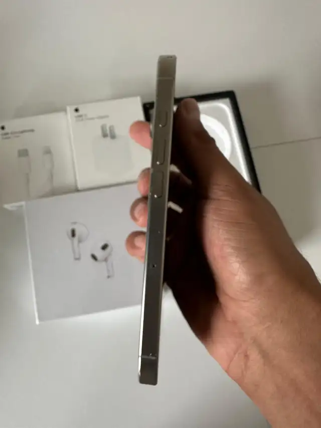 iPhone 16 Pro 256gb Airpods Package/Delivery - Photo 4