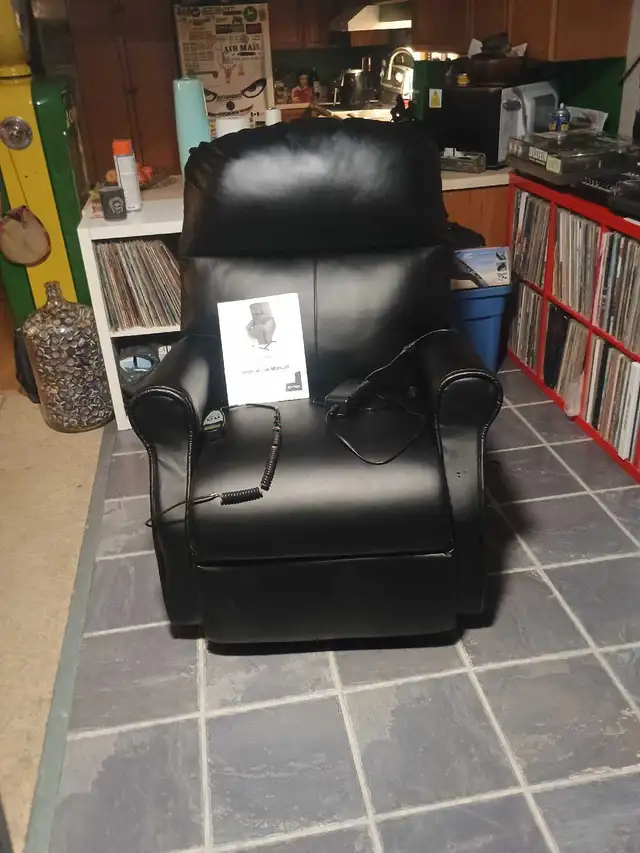 Eclipse Automatic Ejector Chair/Recliner - Photo 5