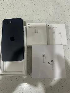 iPhone 16e 128gb Airpods/Fast Charger/Delivery