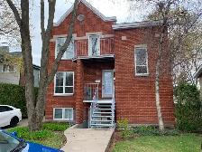 LAVAL GRAND 4 1/2 DANS TRIPLEX