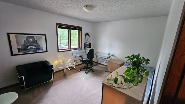 Room for Rent - Close to the U of M ! - Photo 2