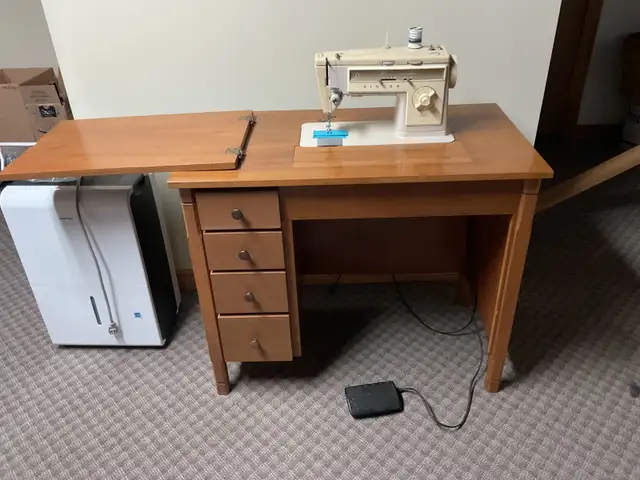 SINGER SEWING MACHINE - Photo 2