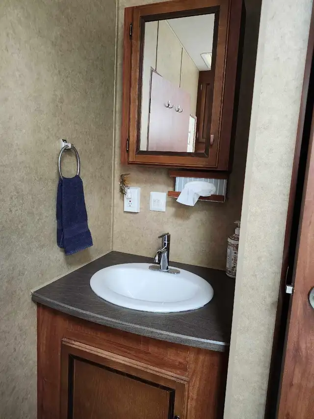 Chalet roulotte de parc Lac Simon. Copropriété bord du lac. - Photo 7