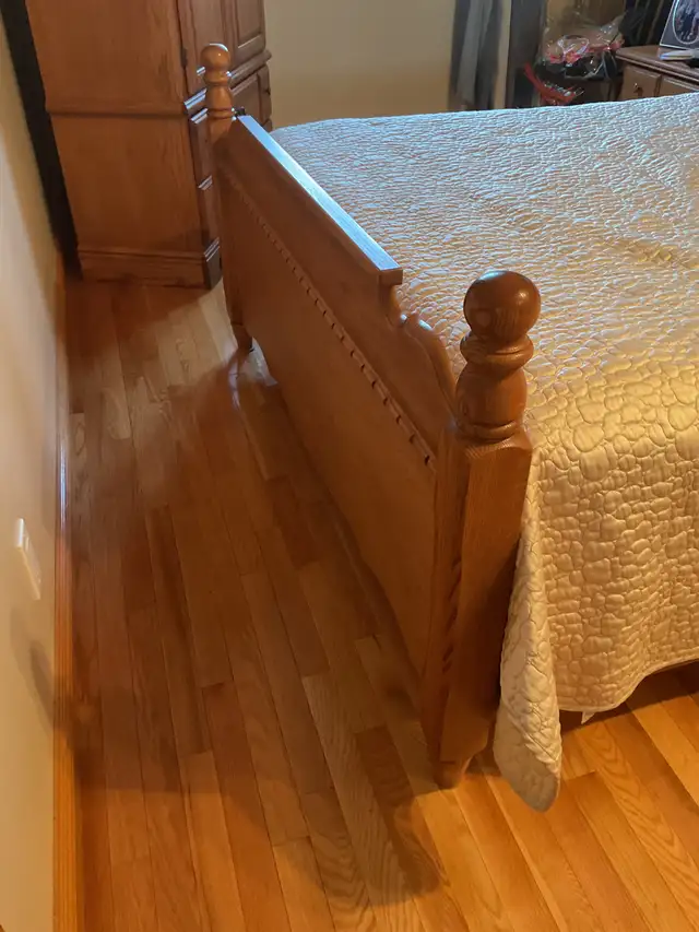 OAK BEDROOM SET - Photo 2