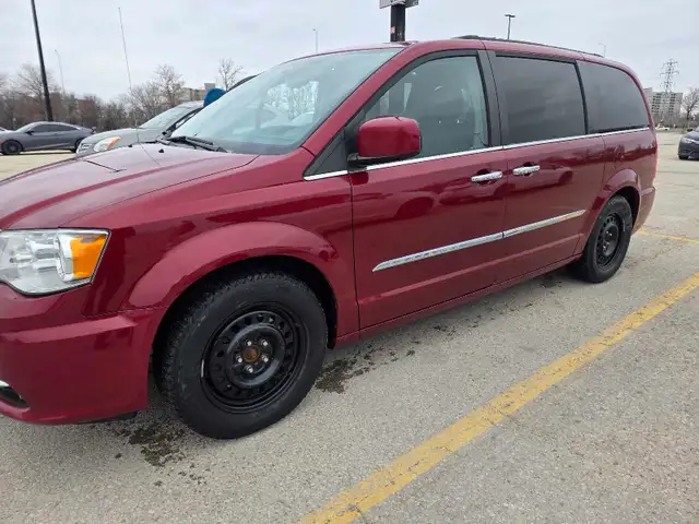 2015 Chrysler Town and Country - Photo 2