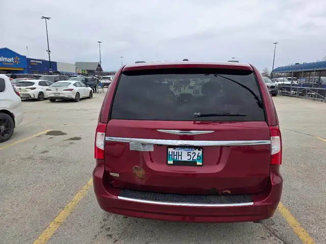 2015 Chrysler Town and Country - Photo 3