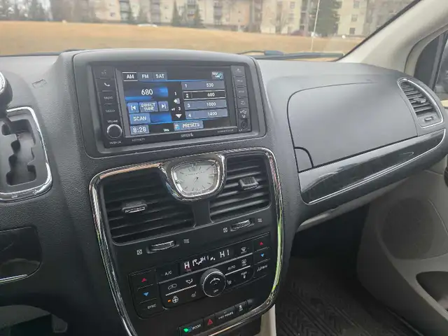 2015 Chrysler Town and Country - Photo 9