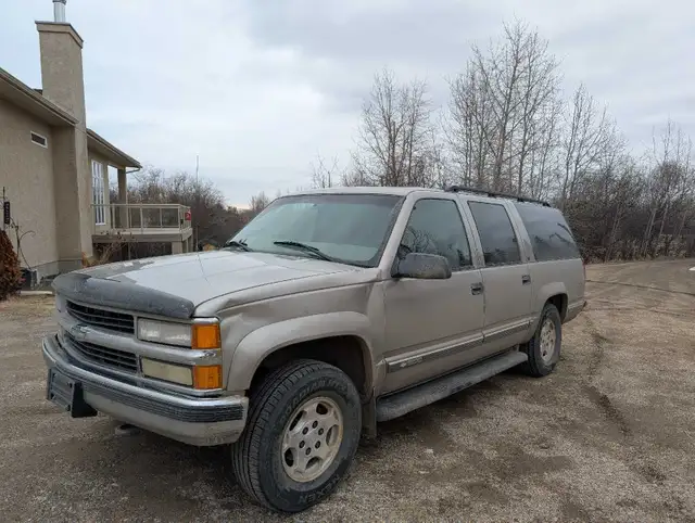 1999 Chevrolet K1500 Suburban - Photo 2