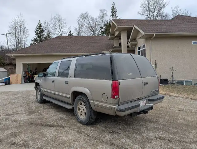 1999 Chevrolet K1500 Suburban - Photo 3
