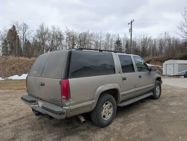 1999 Chevrolet K1500 Suburban - Photo 4