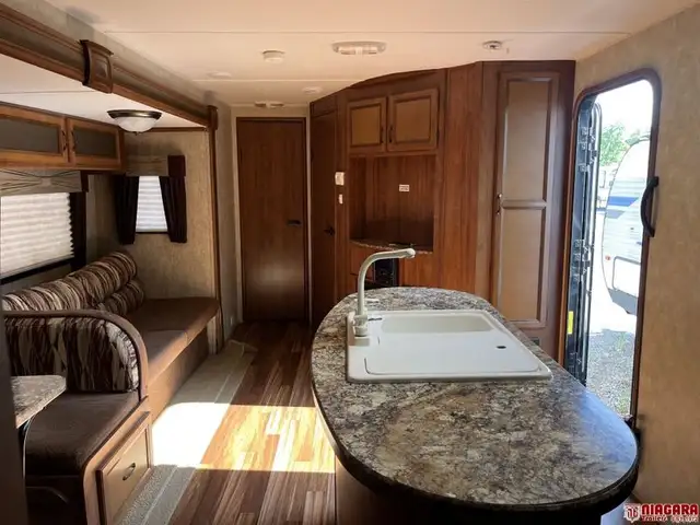 2013 GULFSTREAM KINGSPORT 32TBHT Travel Trailer - Photo 6
