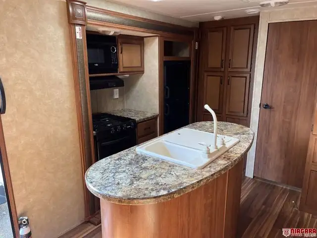 2013 GULFSTREAM KINGSPORT 32TBHT Travel Trailer - Photo 7