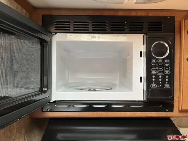 2013 GULFSTREAM KINGSPORT 32TBHT Travel Trailer - Photo 9