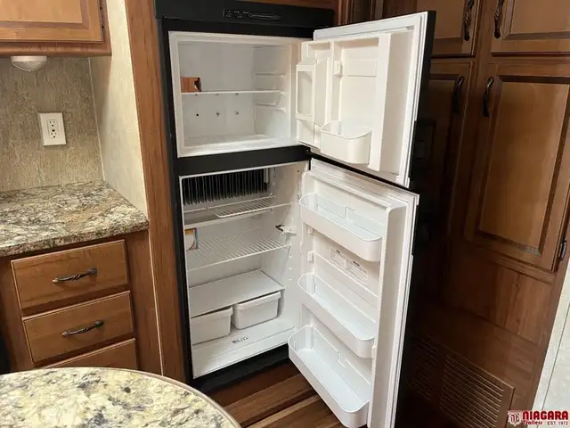 2013 GULFSTREAM KINGSPORT 32TBHT Travel Trailer - Photo 11