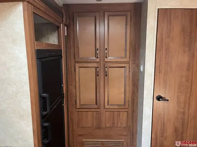 2013 GULFSTREAM KINGSPORT 32TBHT Travel Trailer - Photo 12