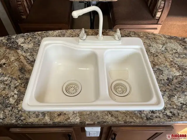 2013 GULFSTREAM KINGSPORT 32TBHT Travel Trailer - Photo 13