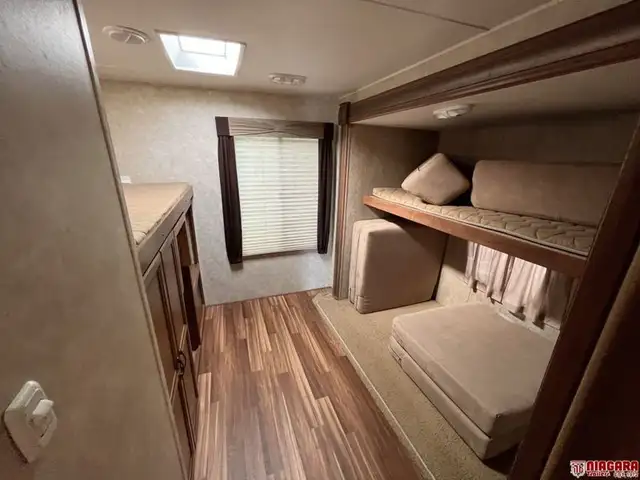 2013 GULFSTREAM KINGSPORT 32TBHT Travel Trailer - Photo 17