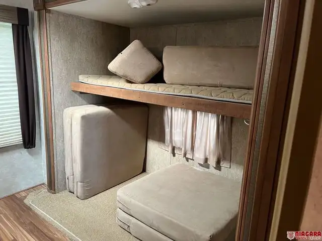 2013 GULFSTREAM KINGSPORT 32TBHT Travel Trailer - Photo 18