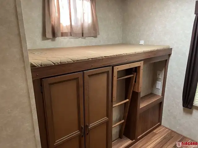 2013 GULFSTREAM KINGSPORT 32TBHT Travel Trailer - Photo 19