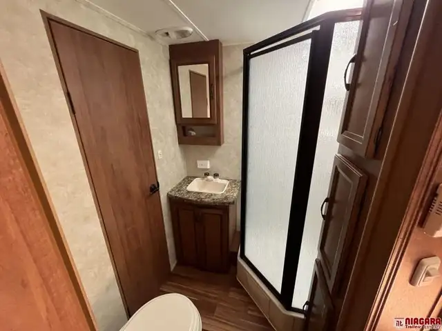 2013 GULFSTREAM KINGSPORT 32TBHT Travel Trailer - Photo 23