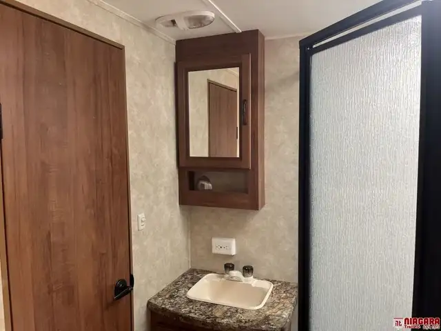 2013 GULFSTREAM KINGSPORT 32TBHT Travel Trailer - Photo 24