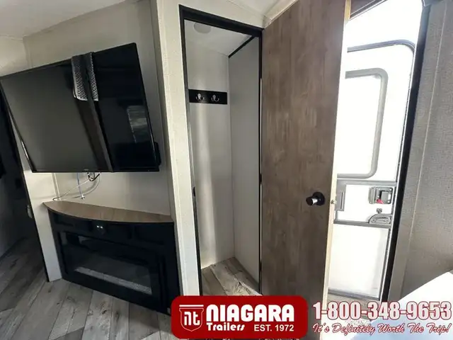 2022 KEYSTONE SPRINGDALE 295BH Travel Trailer - Photo 25